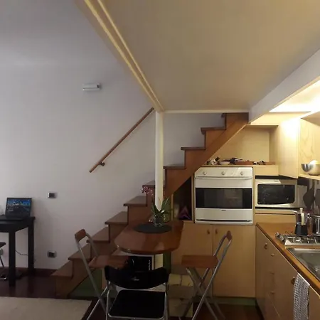 Charming 1-Bed Apartment In Ferrara Apartamento